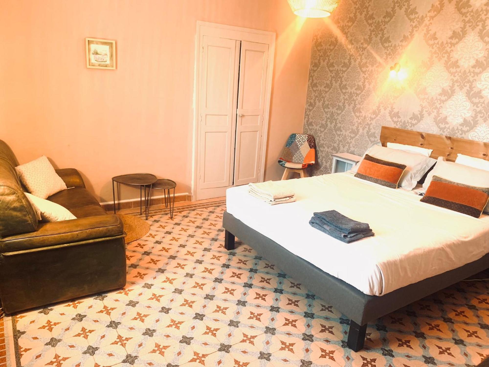Les Volets Rouges Bed and Breakfast Saint-Sauveur-de-Cruzière Εξωτερικό φωτογραφία